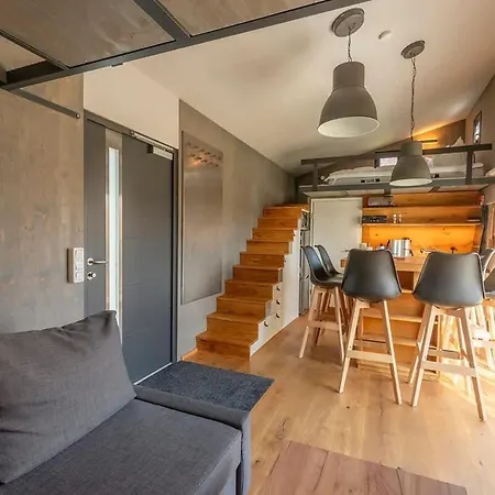 Tinyhousebeidresden Zwischen Den Teichen Und Auf Der Pferdekoppel Kaminofen Terrasse Klimaanlage Ferienhaus *