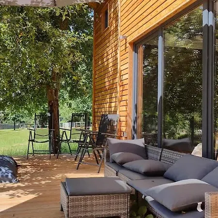 Tinyhousebeidresden Zwischen Den Teichen Und Auf Der Pferdekoppel Kaminofen Terrasse Klimaanlage Ferienhaus